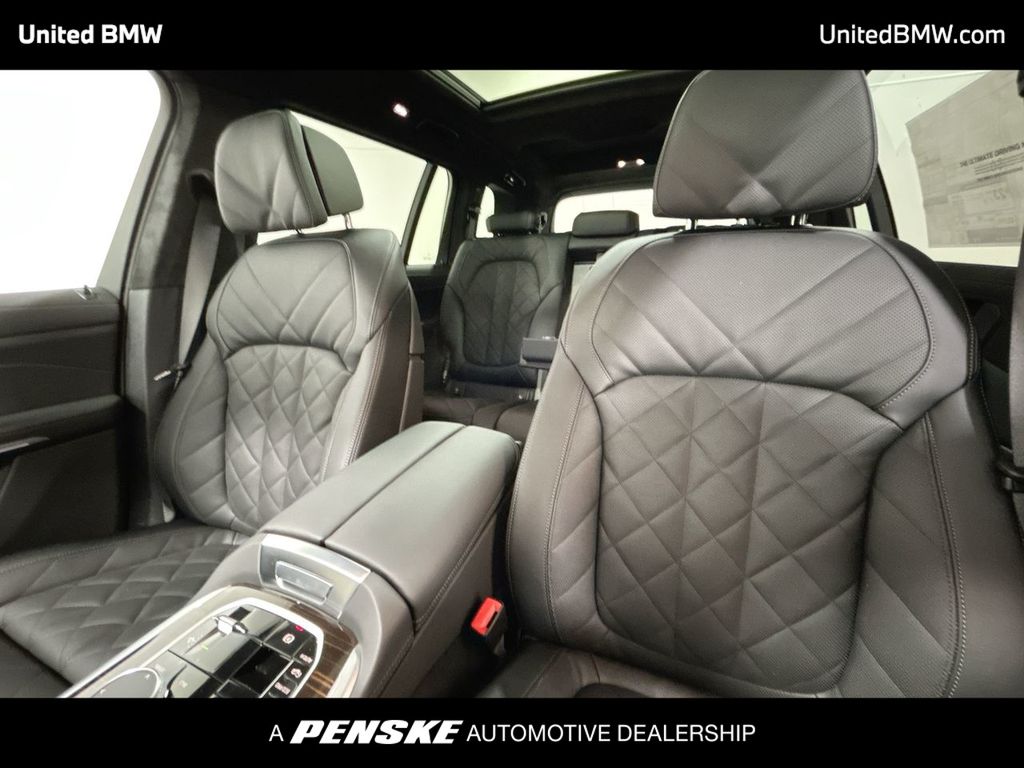 Thumbnail: 2026 BMW X7 - 13