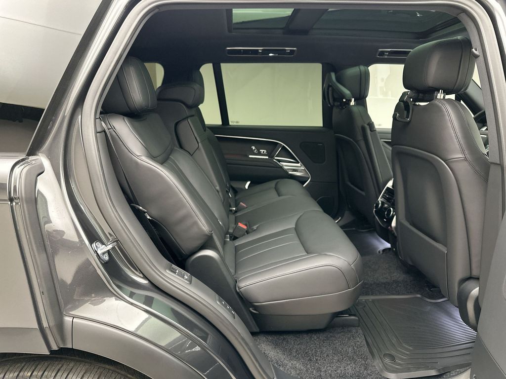 Thumbnail: 2026 Land Rover Range Rover - 6