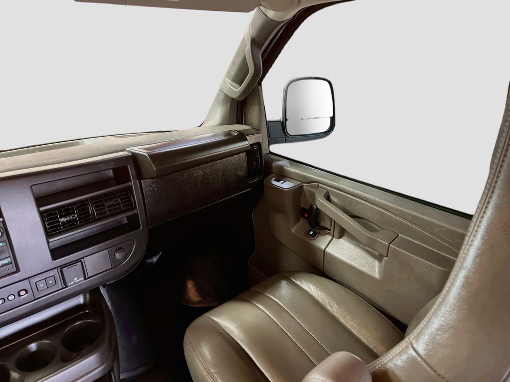 Used 2025 Summit White GMC Work Van image 22