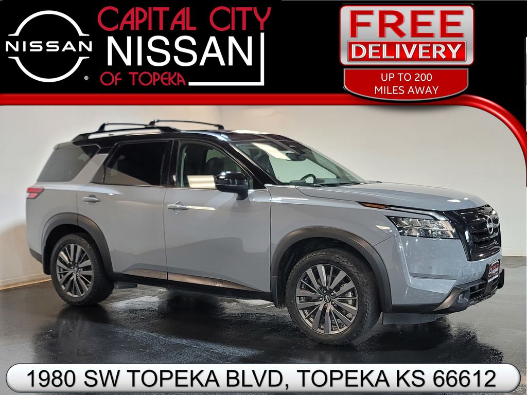  2022 Nissan Pathfinder SL 4WD   