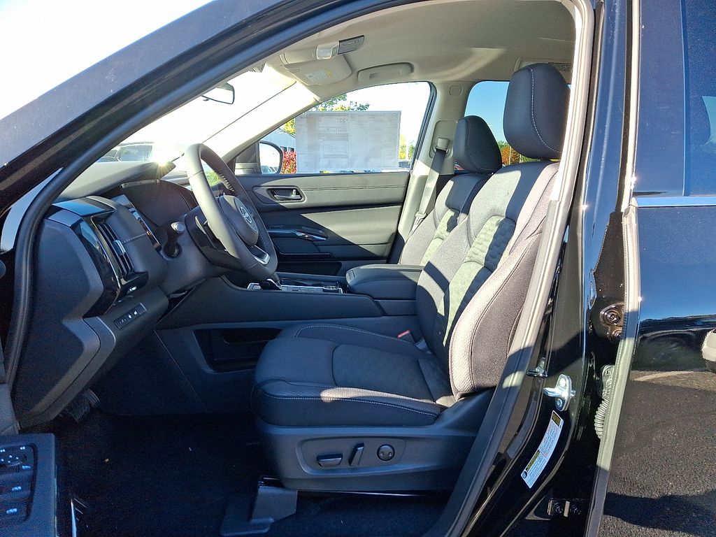 Thumbnail: 2025 Nissan Pathfinder - 6