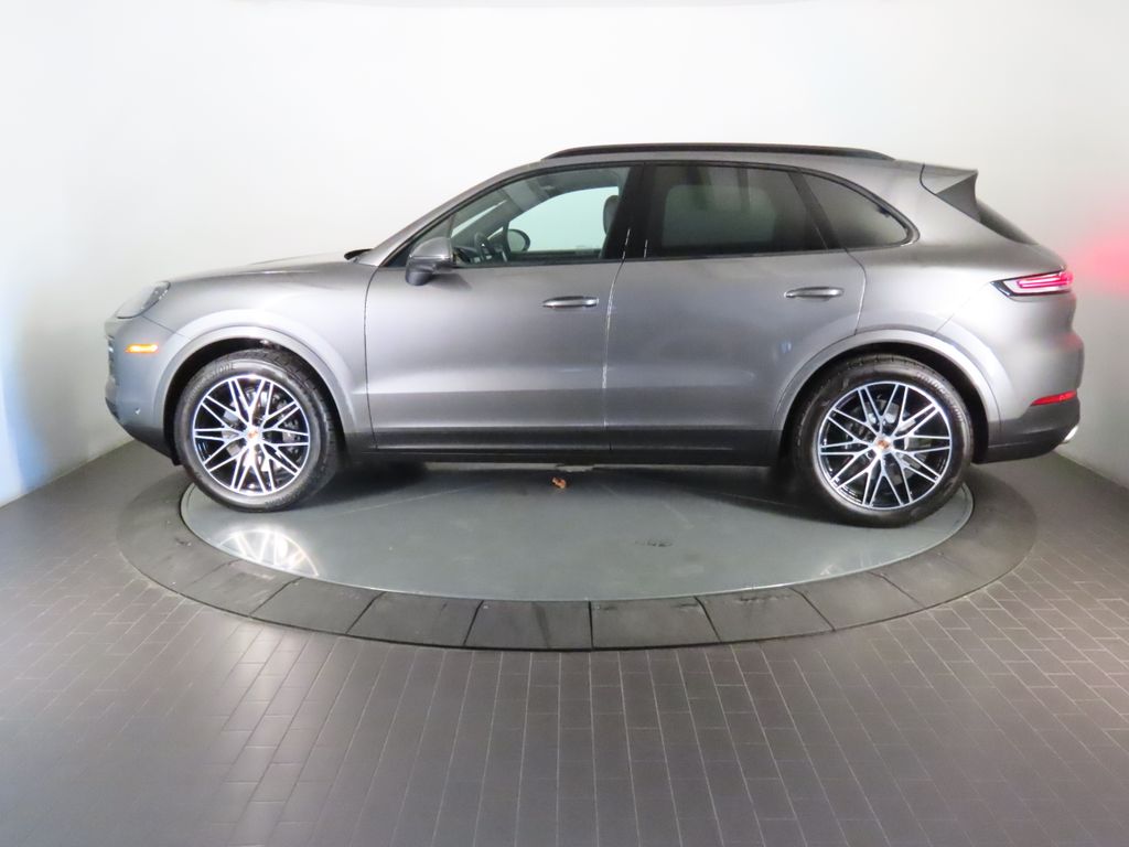 Thumbnail: 2025 Porsche Cayenne - 2