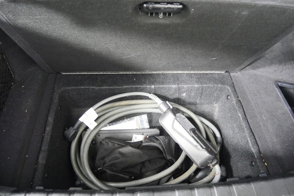 Thumbnail: 2023 BMW i4 - 16