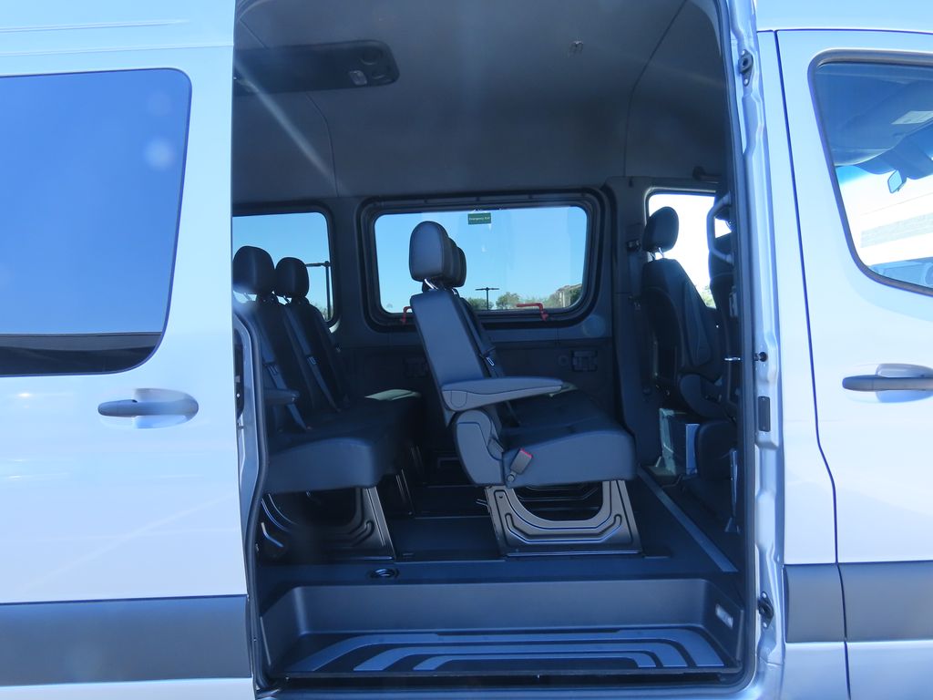 Thumbnail: 2025 Mercedes-Benz Sprinter - 25