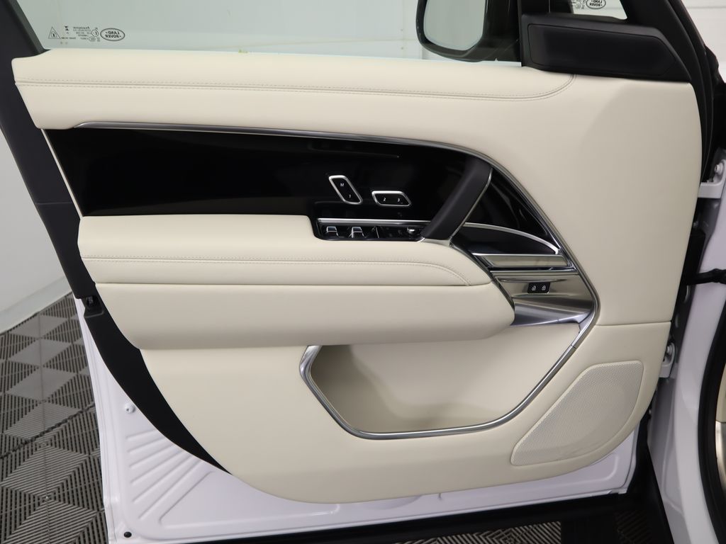 Thumbnail: 2025 Land Rover Range Rover - 26