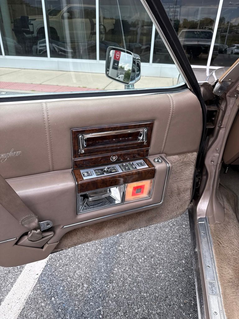 1992 Cadillac Brougham — photo 13