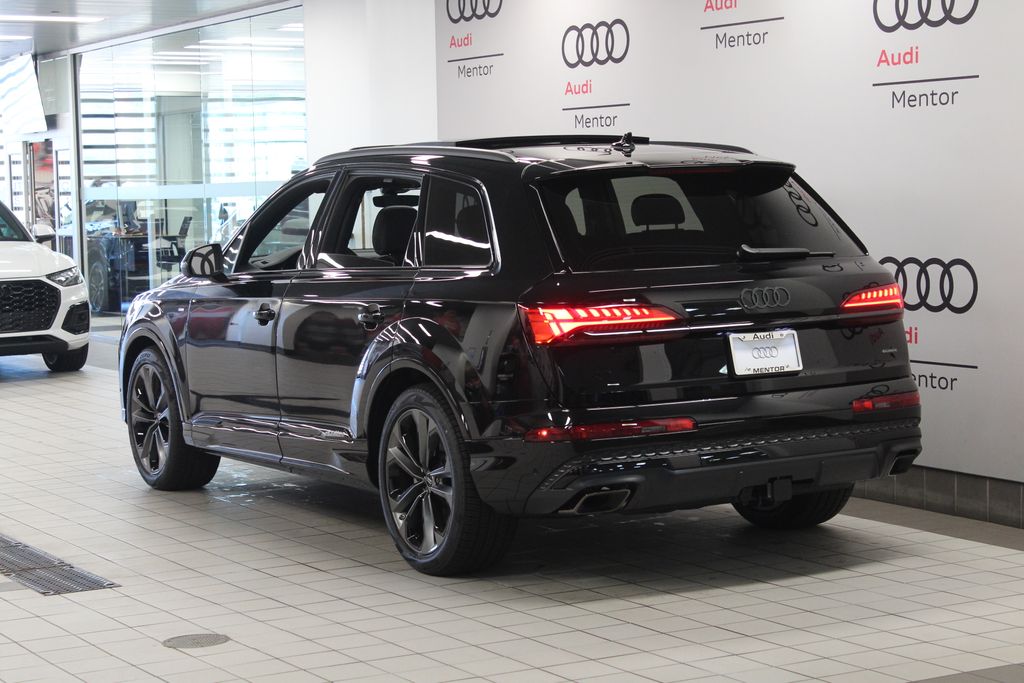 Thumbnail: 2026 Audi Q7 - 4