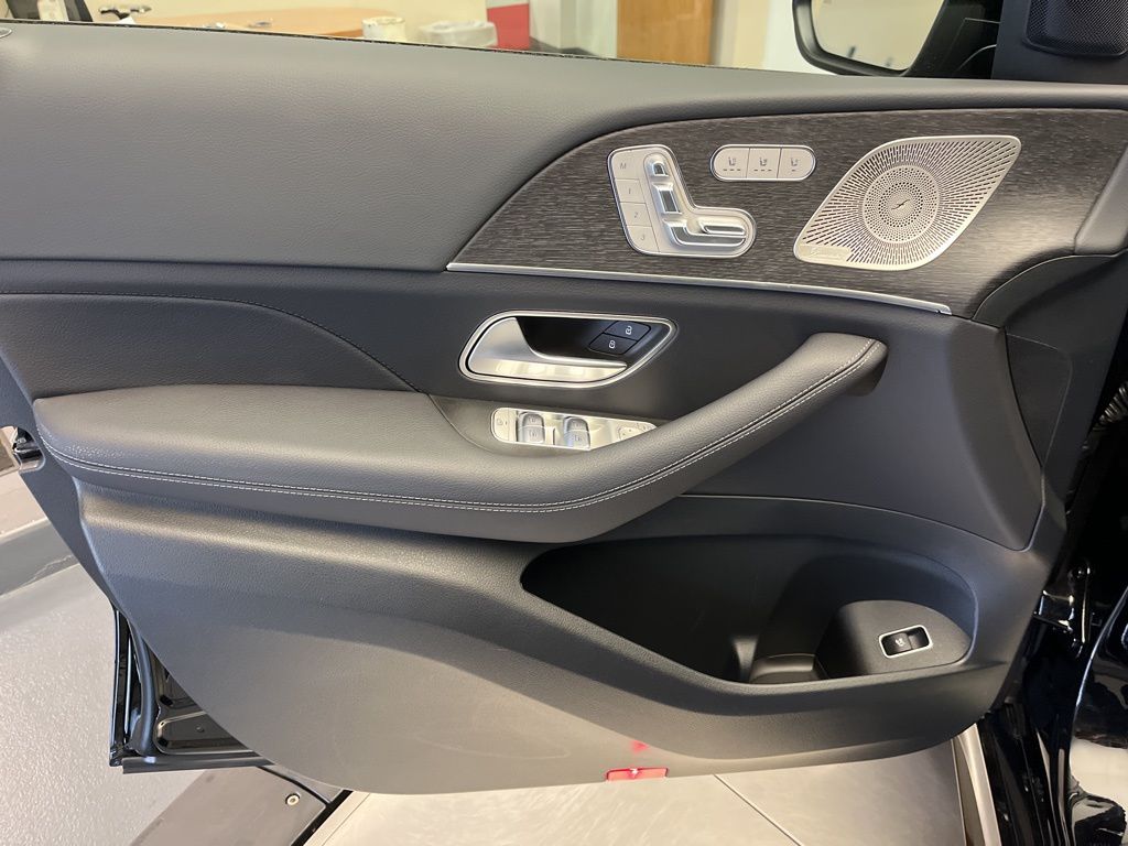 Thumbnail: 2026 Mercedes-Benz GLE - 11