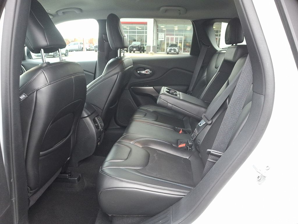 Thumbnail: 2019 Jeep Cherokee - 10