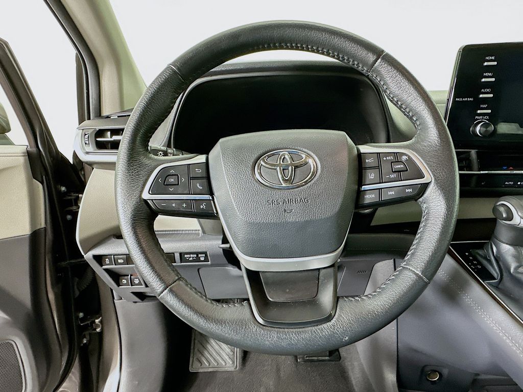 2022 Toyota Sienna XLE 11