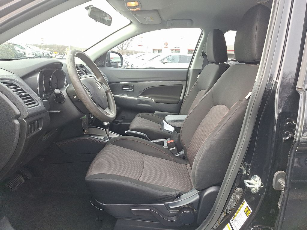 Thumbnail: 2019 Mitsubishi Outlander Sport - 13