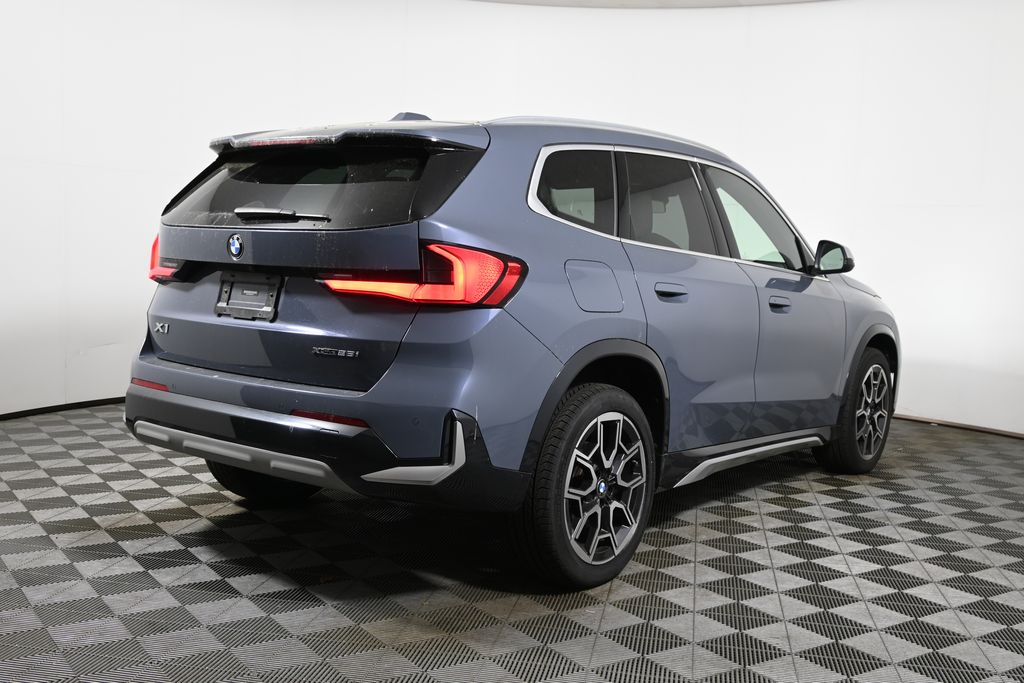Thumbnail: 2023 BMW X1 - 11