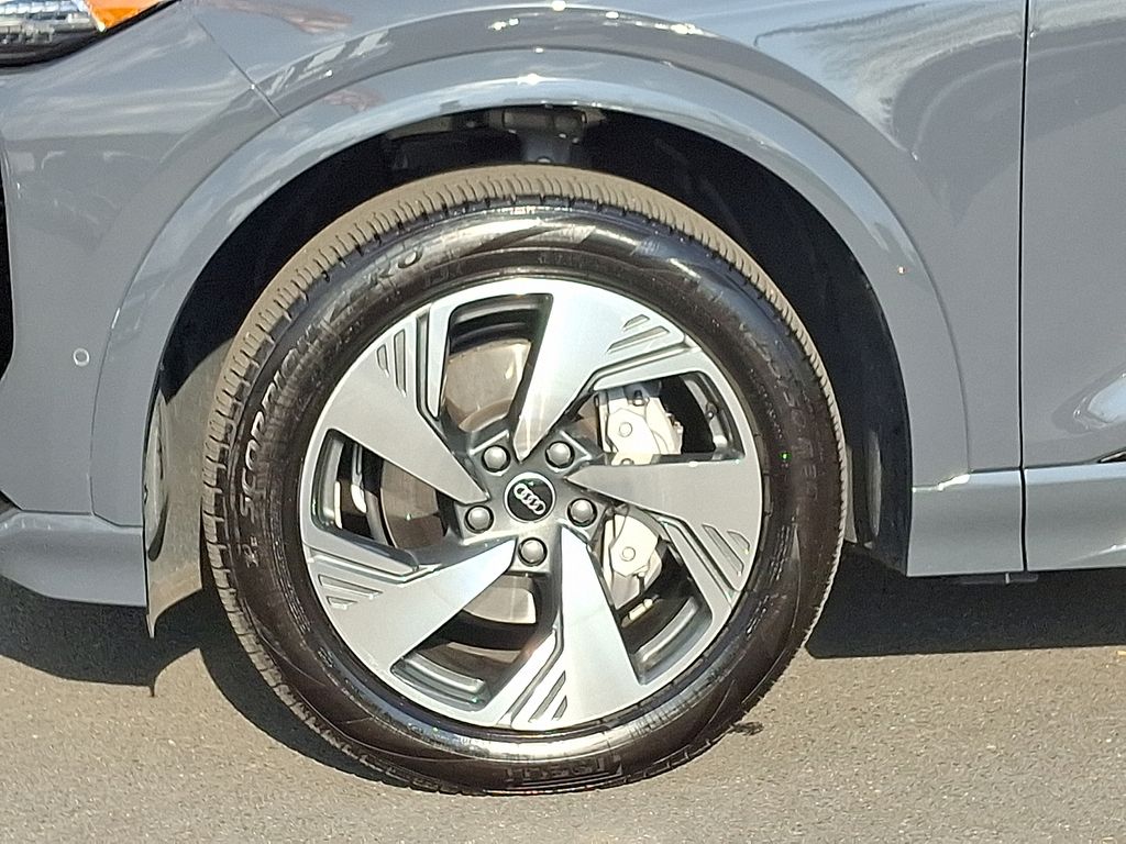 Thumbnail: 2025 Audi Q6 e-tron - 8