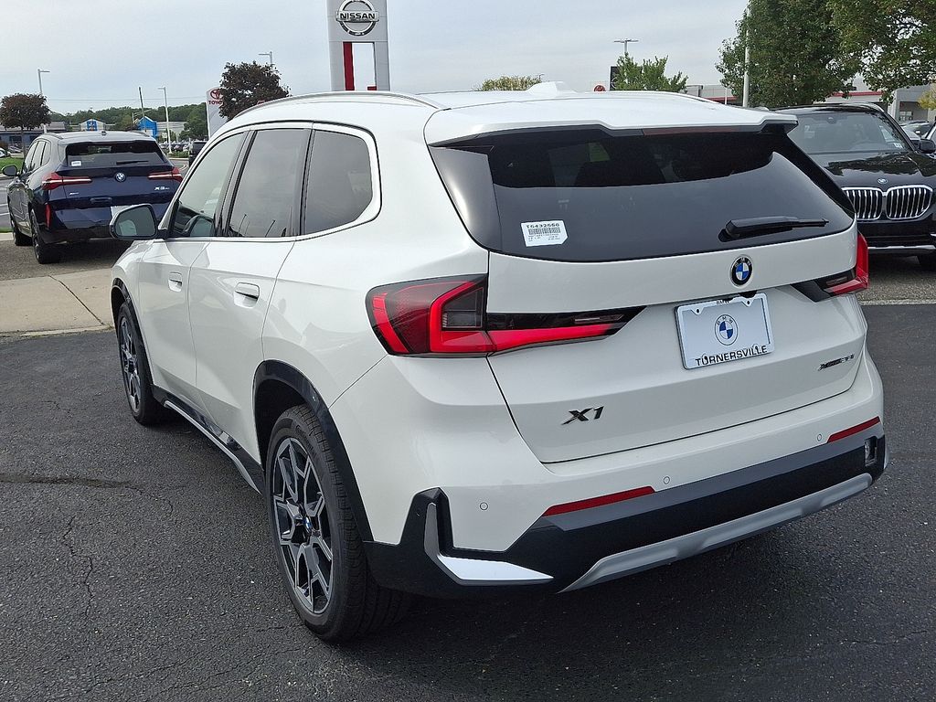 Thumbnail: 2026 BMW X1 - 3