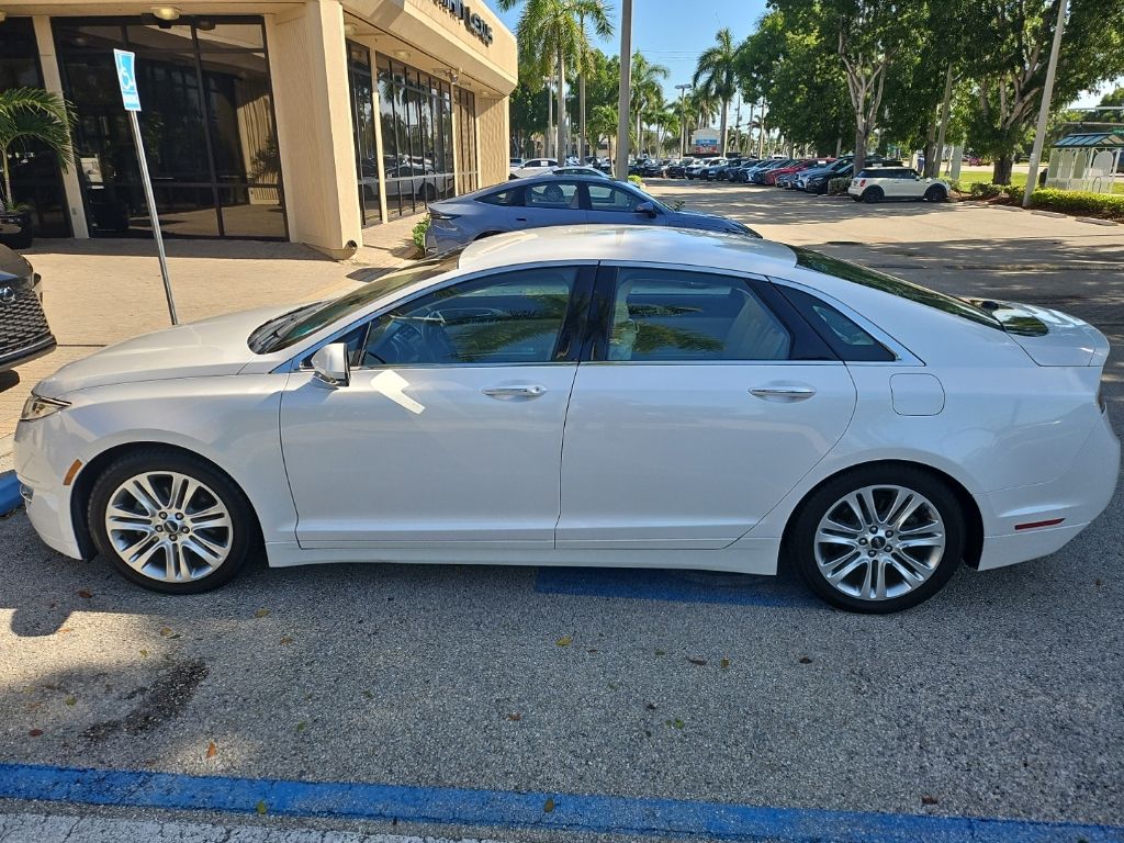 Used 2015 White Lincoln Base image 9
