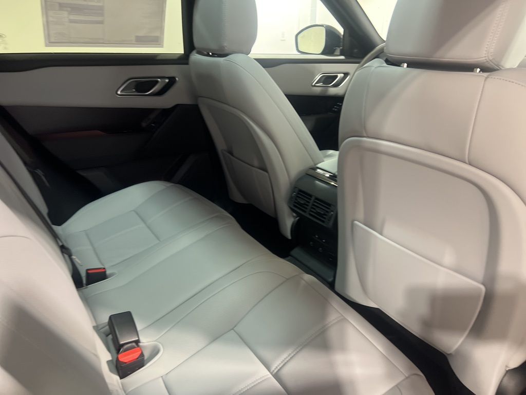 Certified Used 2026  Land Rover Dynamic SE image 27