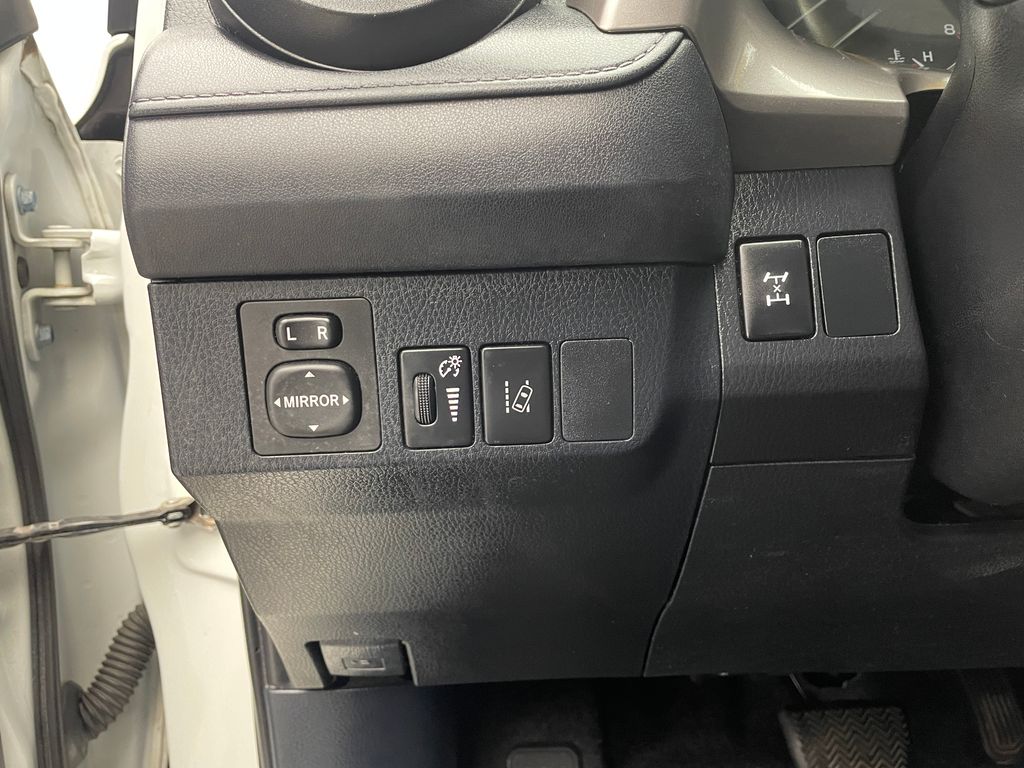 Thumbnail: 2018 Toyota RAV4 - 19