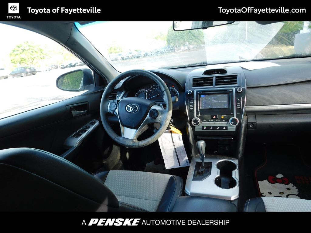 2014 Toyota Camry SE 3