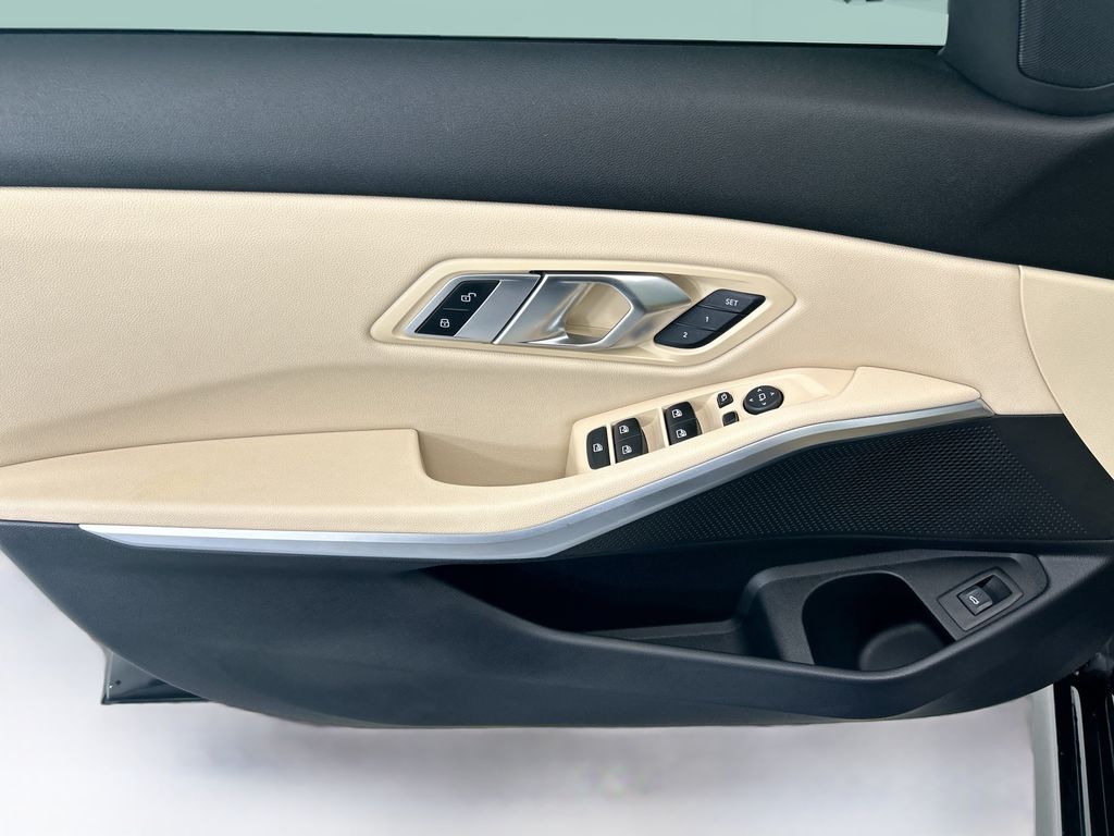 Thumbnail: 2020 BMW 3 Series - 23