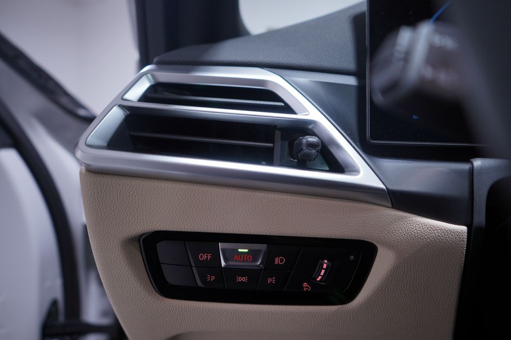 Thumbnail: 2025 BMW 3 Series - 19