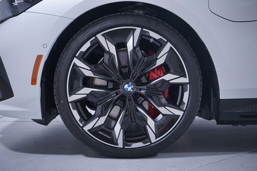 Thumbnail: 2026 BMW 5 Series - 2