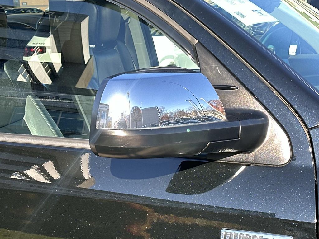 Thumbnail: 2019 Toyota Tundra - 18