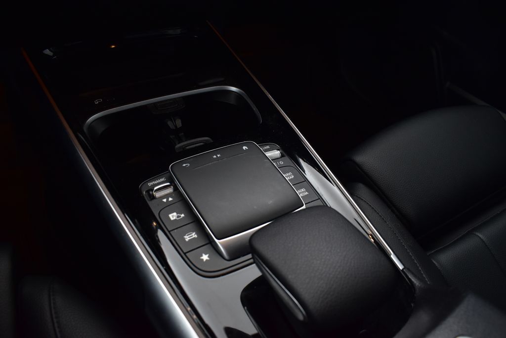 Thumbnail: 2022 Mercedes-Benz GLB - 21