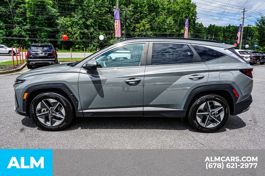 Used 2025 Gray Hyundai SEL image 7