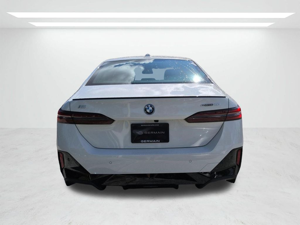 New 2027 White BMW eDrive40 image 5