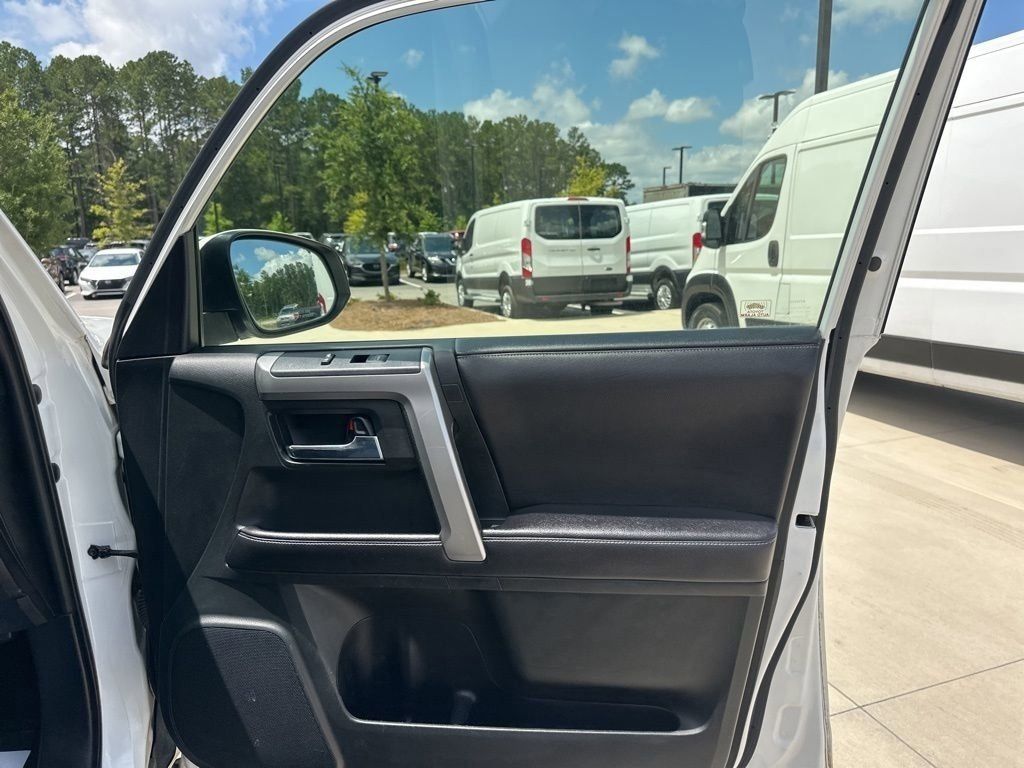 2016 Super White Toyota 4Runner SR5 RWD SUV