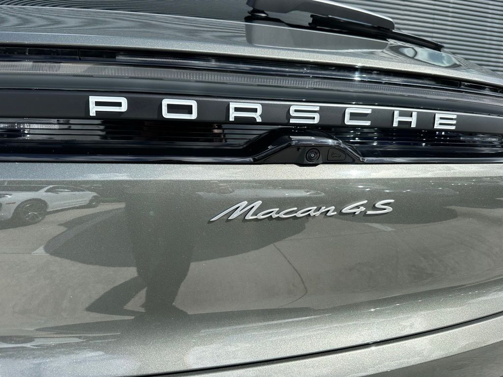 Thumbnail: 2025 Porsche Macan - 14