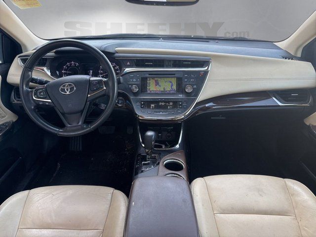 Used 2013 Green Toyota XLE Touring image 3