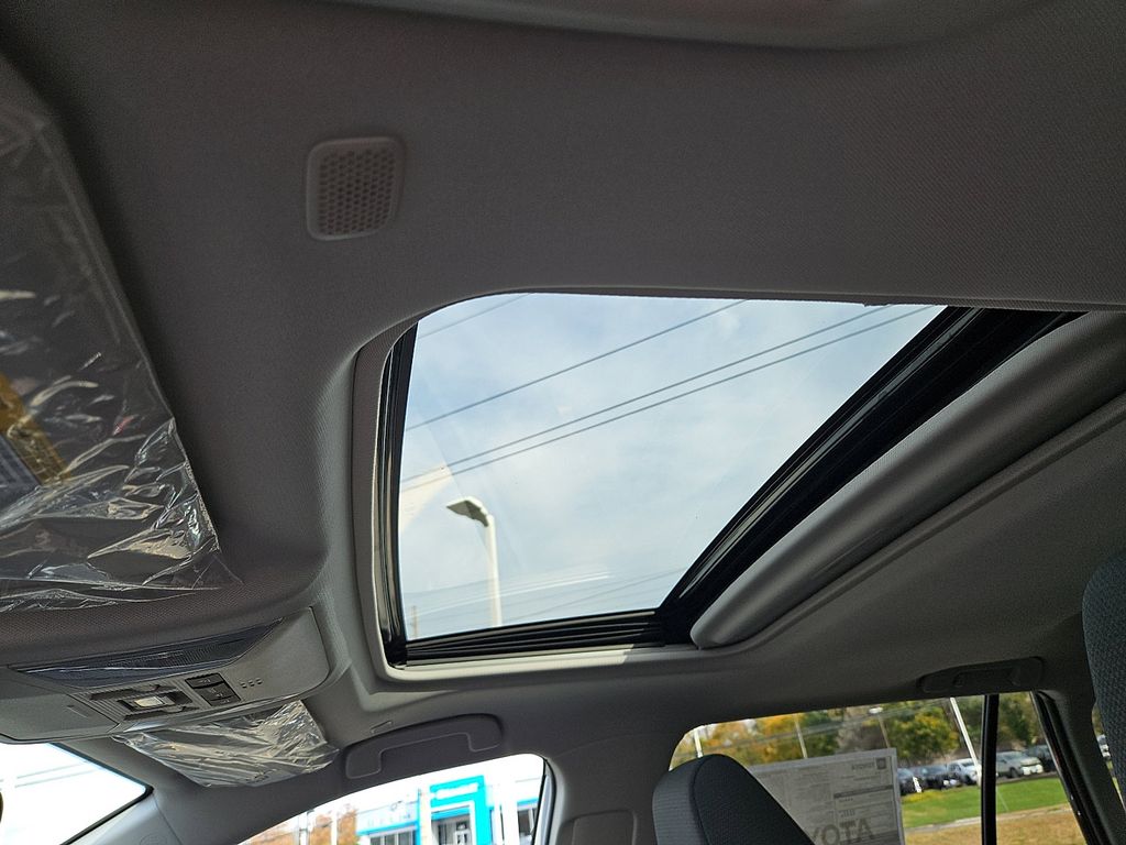 Thumbnail: 2025 Toyota RAV4 - 11