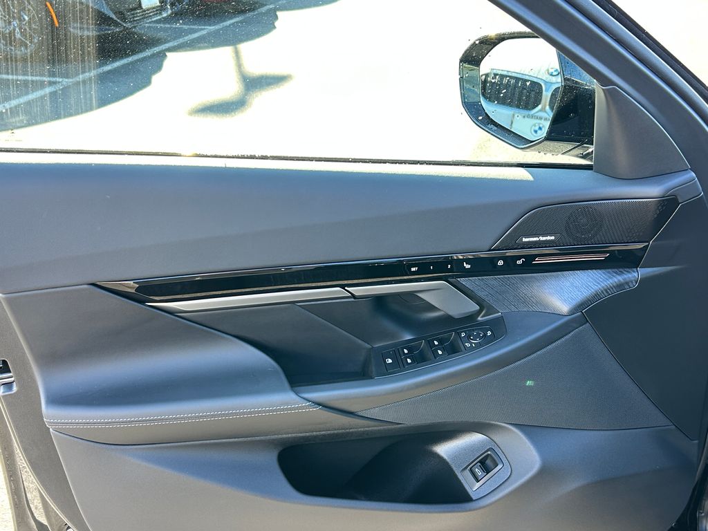 Thumbnail: 2025 BMW 5 Series - 11