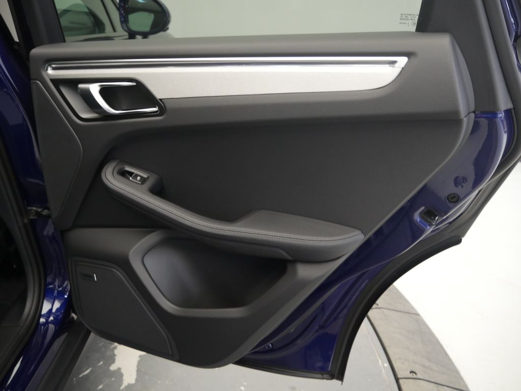 Thumbnail: 2026 Porsche Macan - 27