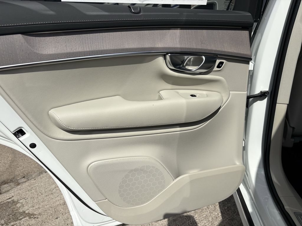 New 2026 Crystal White Volvo B6 Ultra image 24