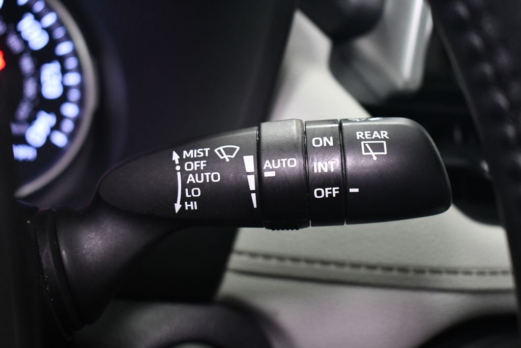 Thumbnail: 2021 Toyota RAV4 - 25