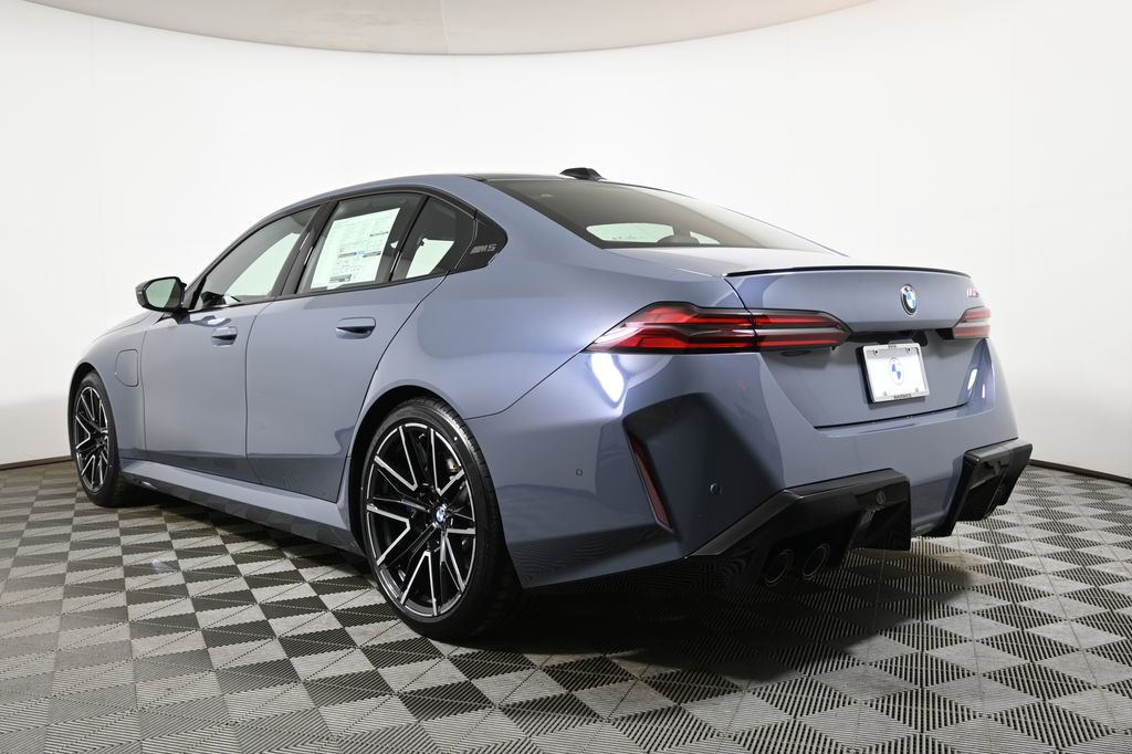 Thumbnail: 2026 BMW M5 - 5