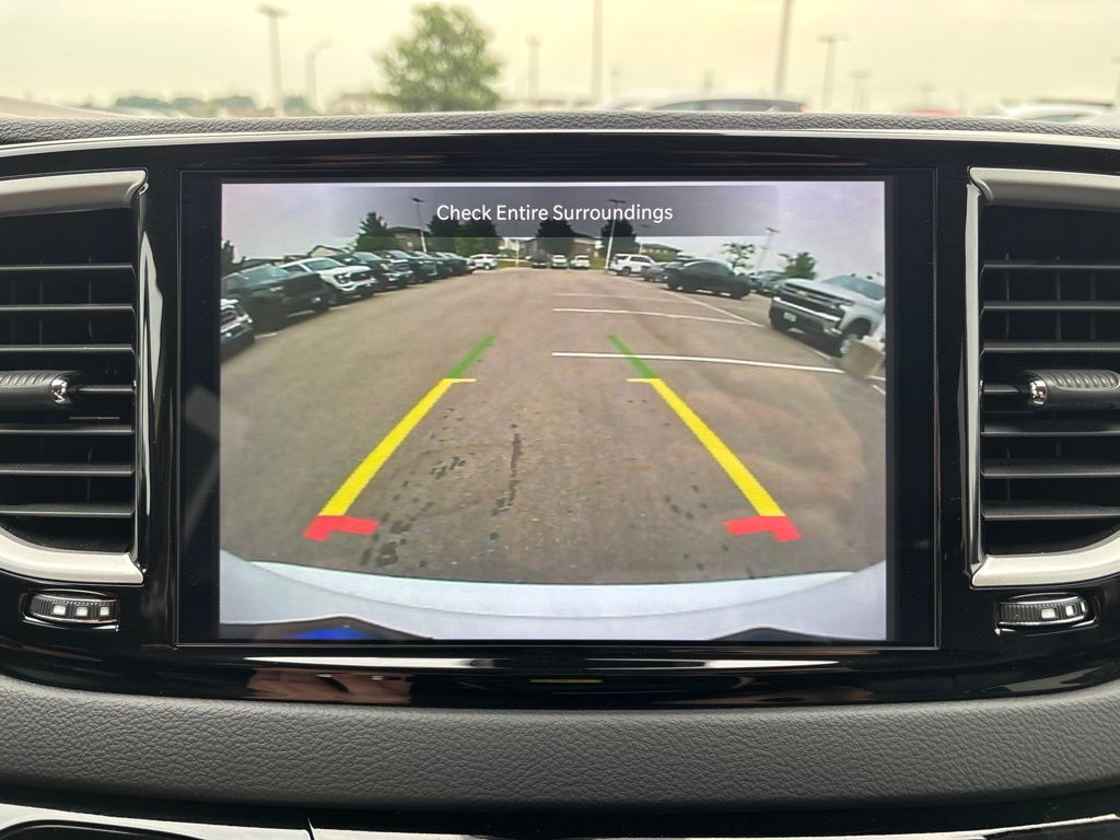 Used 2023 Chrysler Pacifica Van