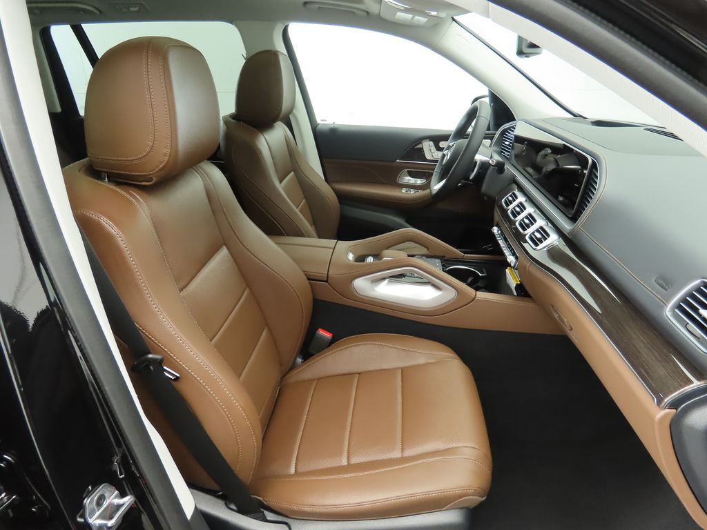 2025 Mercedes-Benz GLS 450 4MATIC 21