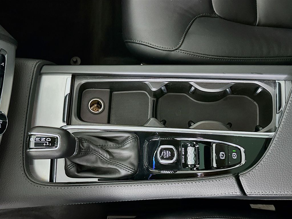 Thumbnail: 2018 Volvo XC90 - 17