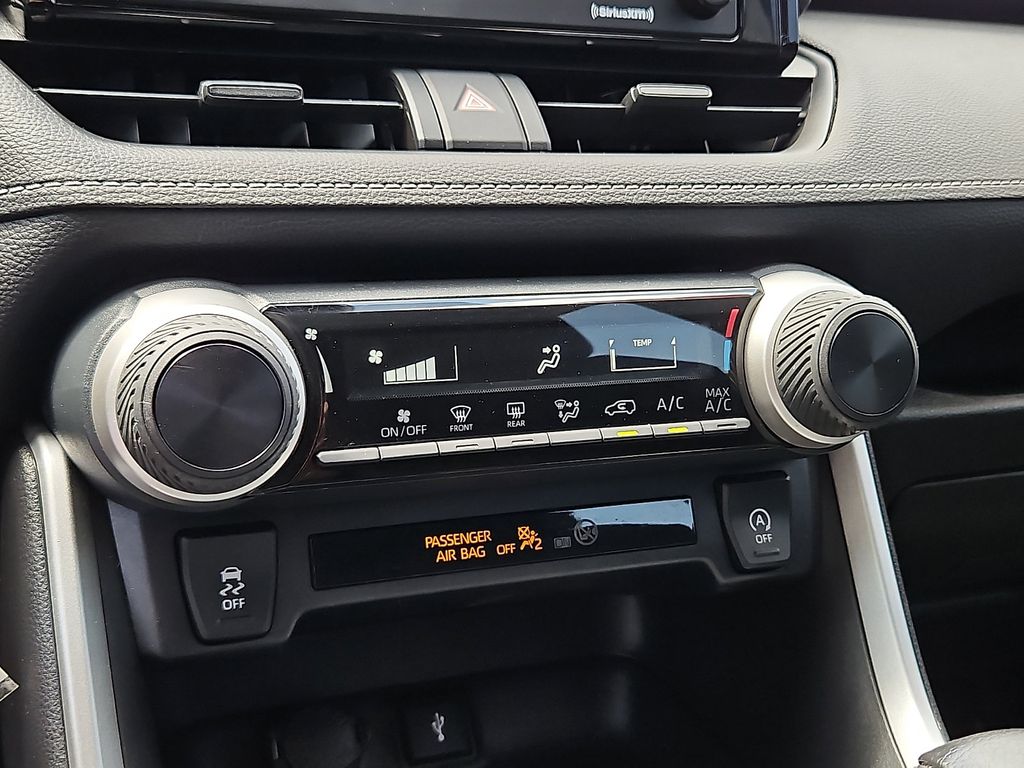 Thumbnail: 2020 Toyota RAV4 - 16