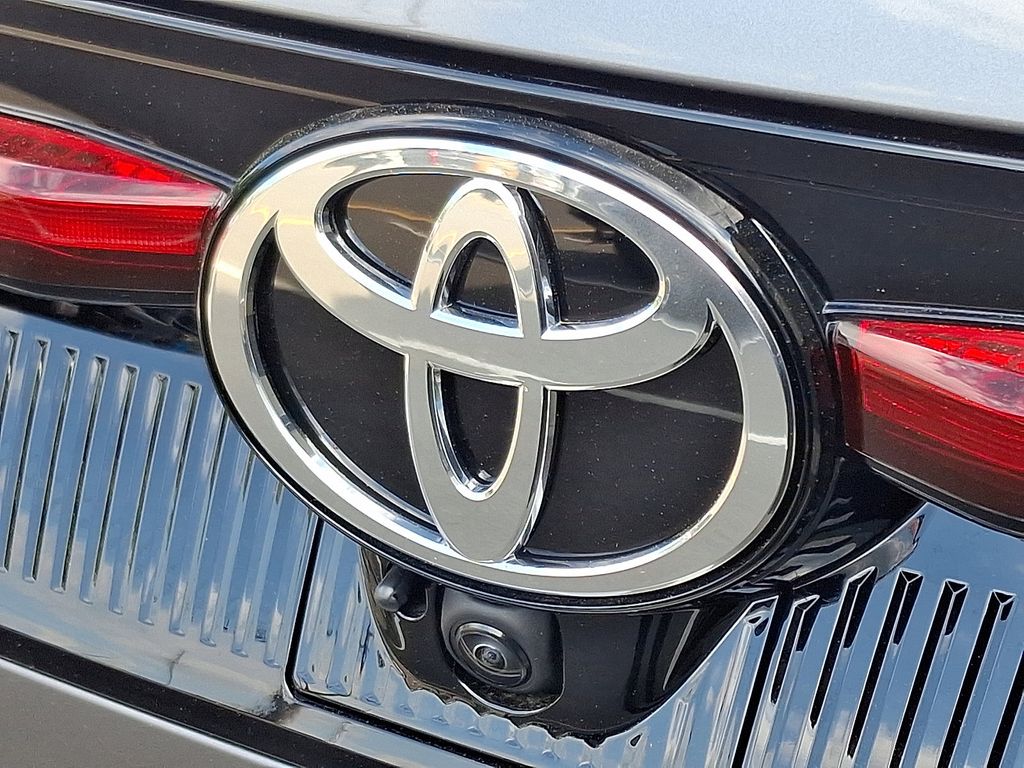 2025 Toyota Crown Limited 18