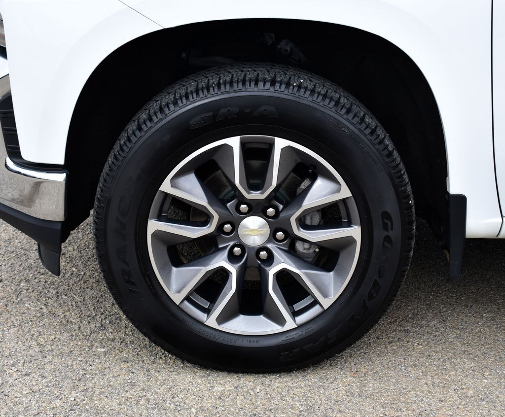 View vehicle photo 6