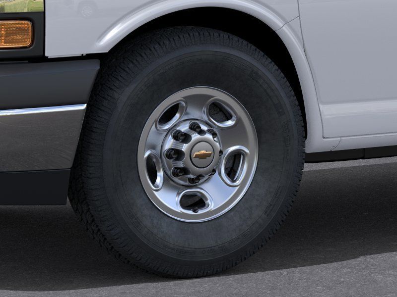 2026 Chevrolet Express 2500 — photo 9
