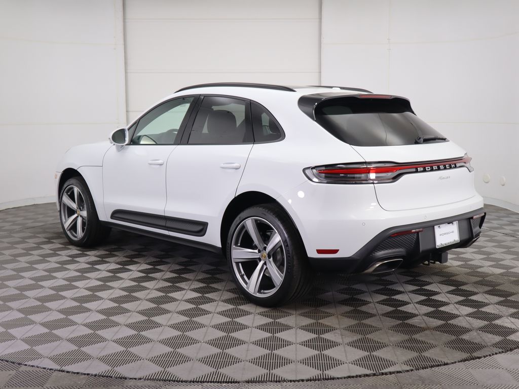 Thumbnail: 2025 Porsche Macan - 3
