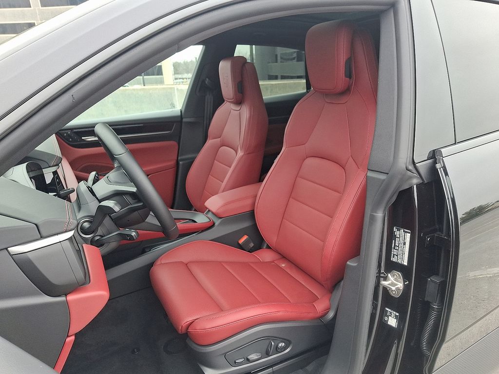 Thumbnail: 2026 Porsche Macan - 5