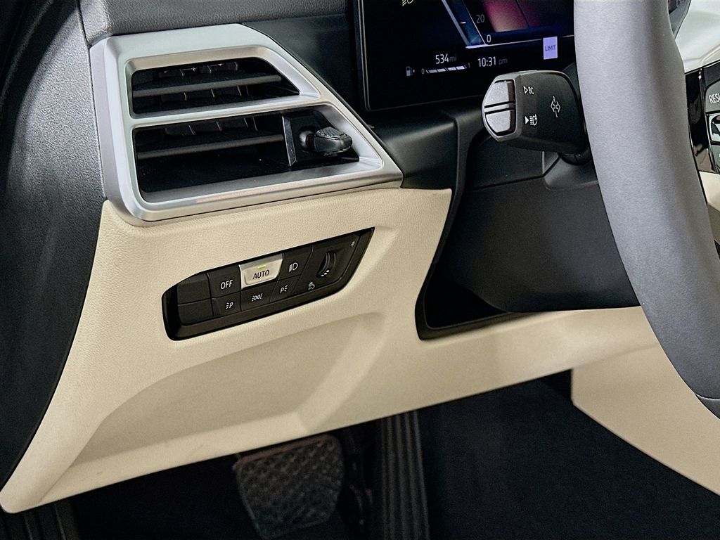 Thumbnail: 2025 BMW 3 Series - 10