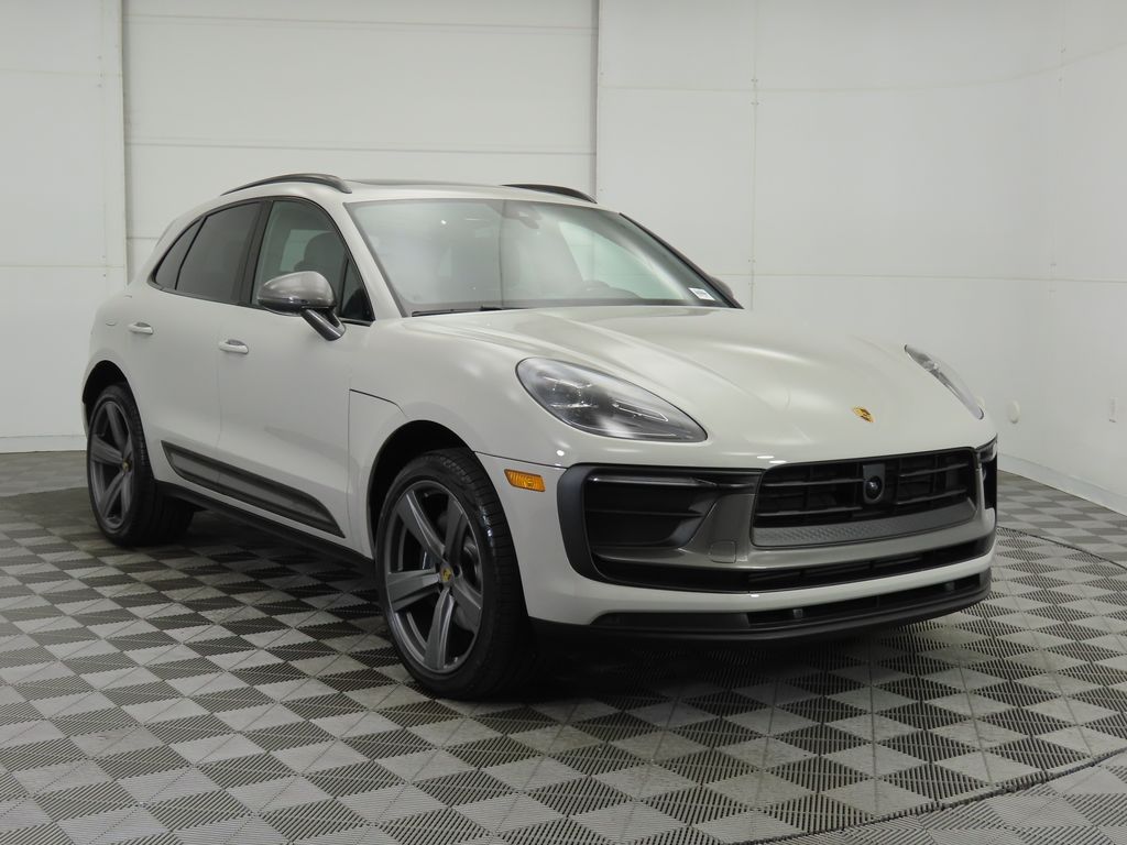 Thumbnail: 2025 Porsche Macan - 9