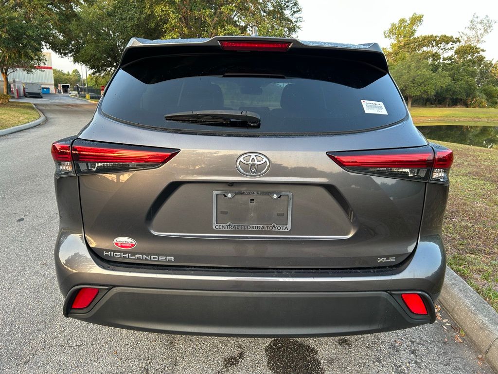 2022 Toyota Highlander XLE 4